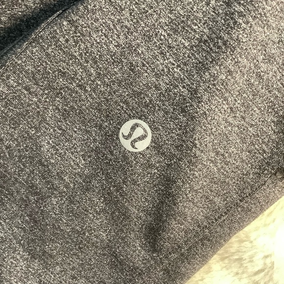 LULULEMON GREY CAPRIS WITH FRONT POCKETS/ Size Small - Picture 3 of 7